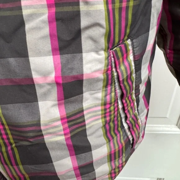 The North Face Girls Size Medium (10/12) Black & Plaid Reversible Puffer Jacket - Picture 13 of 15